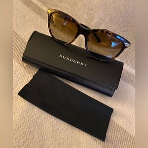 BURBERRY Sunglasses